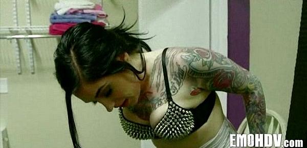  Emo babe with tats gets some dick 252